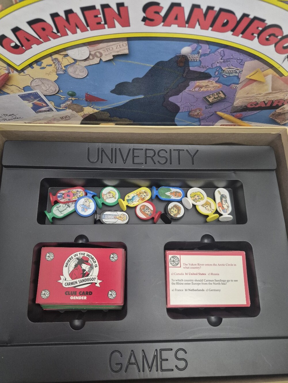 Carmen Sandiego Board Game - Picture 4 of 6